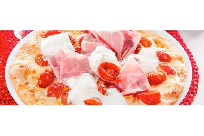 Pizza à la burrata, jambon et tomates cerises - Galbani – od ponad 140 lat dostarczamy najlepsze włoskie smaki na talerze całego świata