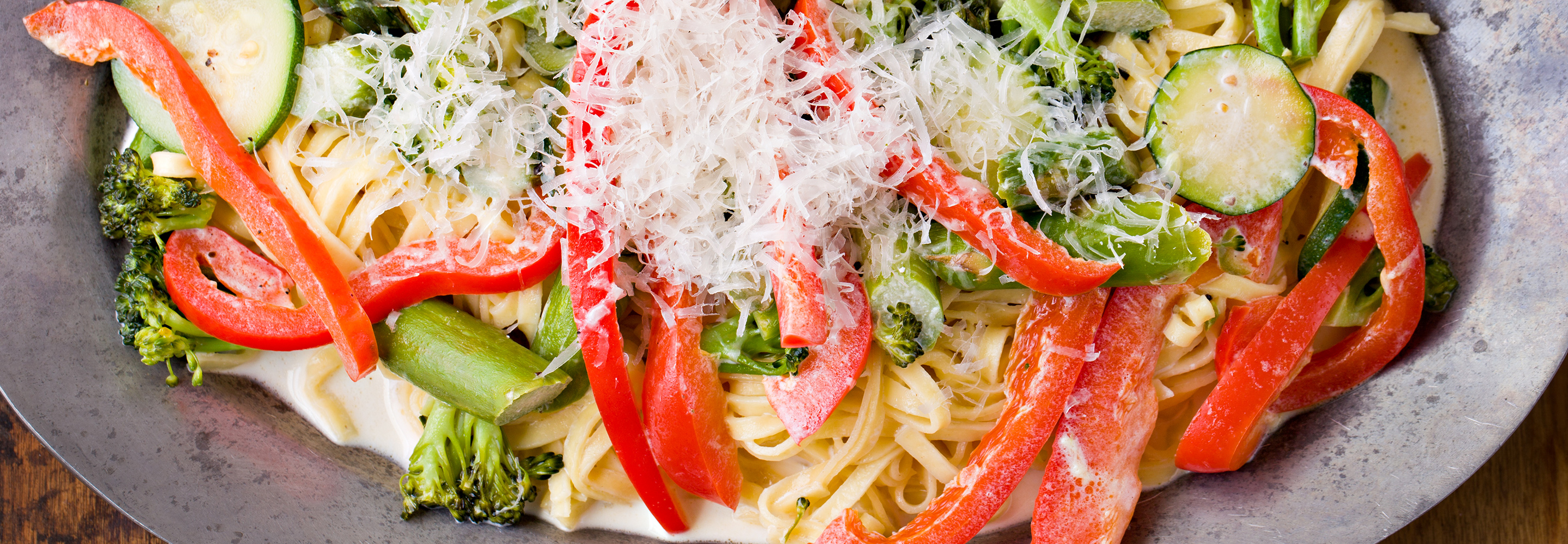 Ciepłe spaghetti z warzywami - Galbani – od ponad 130 lat dostarczamy najlepsze włoskie smaki na talerze całego świata