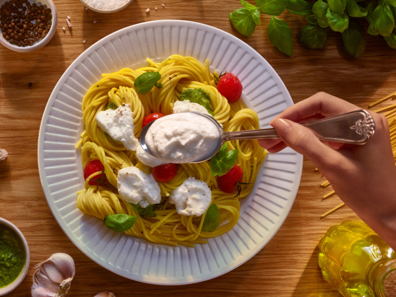 Spaghetti z ricottą i pomidorkami